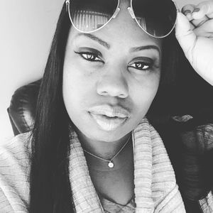 Meet your Posher, Latosha